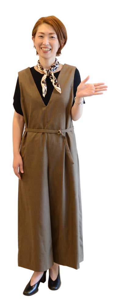 スタッフの全身写真