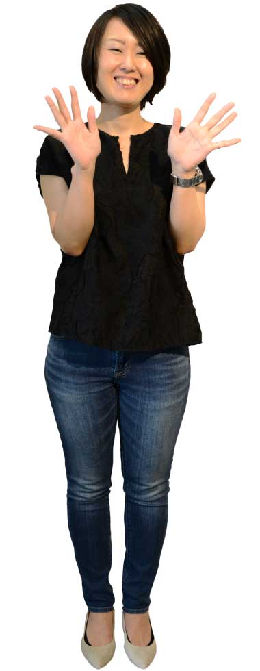 スタッフの全身写真