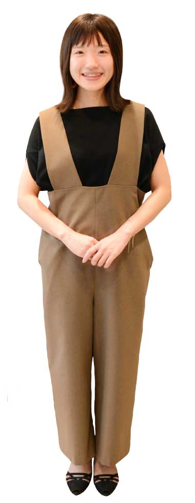 スタッフの全身写真
